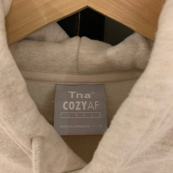 aritzia boyfriend hoodie heather oatmeal - Picture 2 of 3